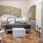 Locazione Turistica Via Saffi 10 Apartman *