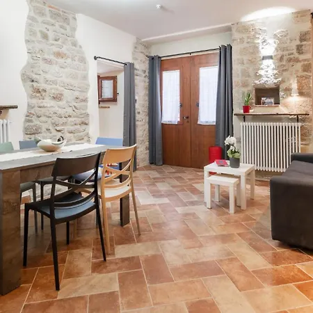 Locazione Turistica Via Saffi 10 * Gubbio